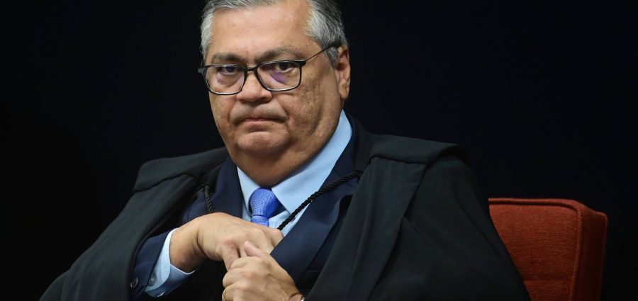 Dino diz que pedirá a Alcolumbre projeto de execução extrajudicial de dívidas