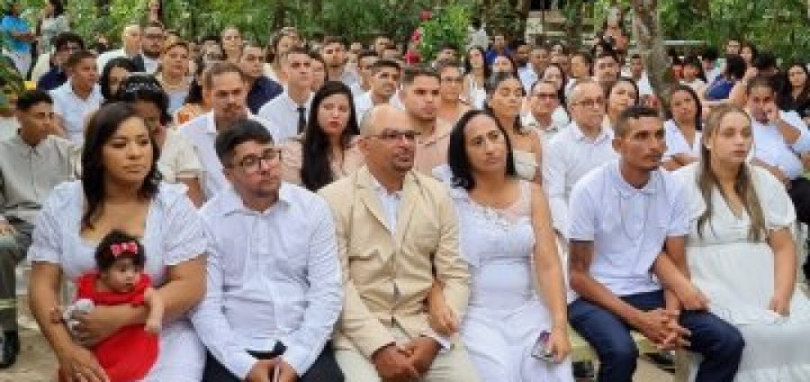 Garantia de direitos: casamento comunitário une 39 casais no Bairro das Indústrias