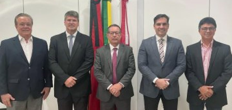 Corregedor do TJPB recebe pauta de prioridades dos tabeliães de notas do Estado