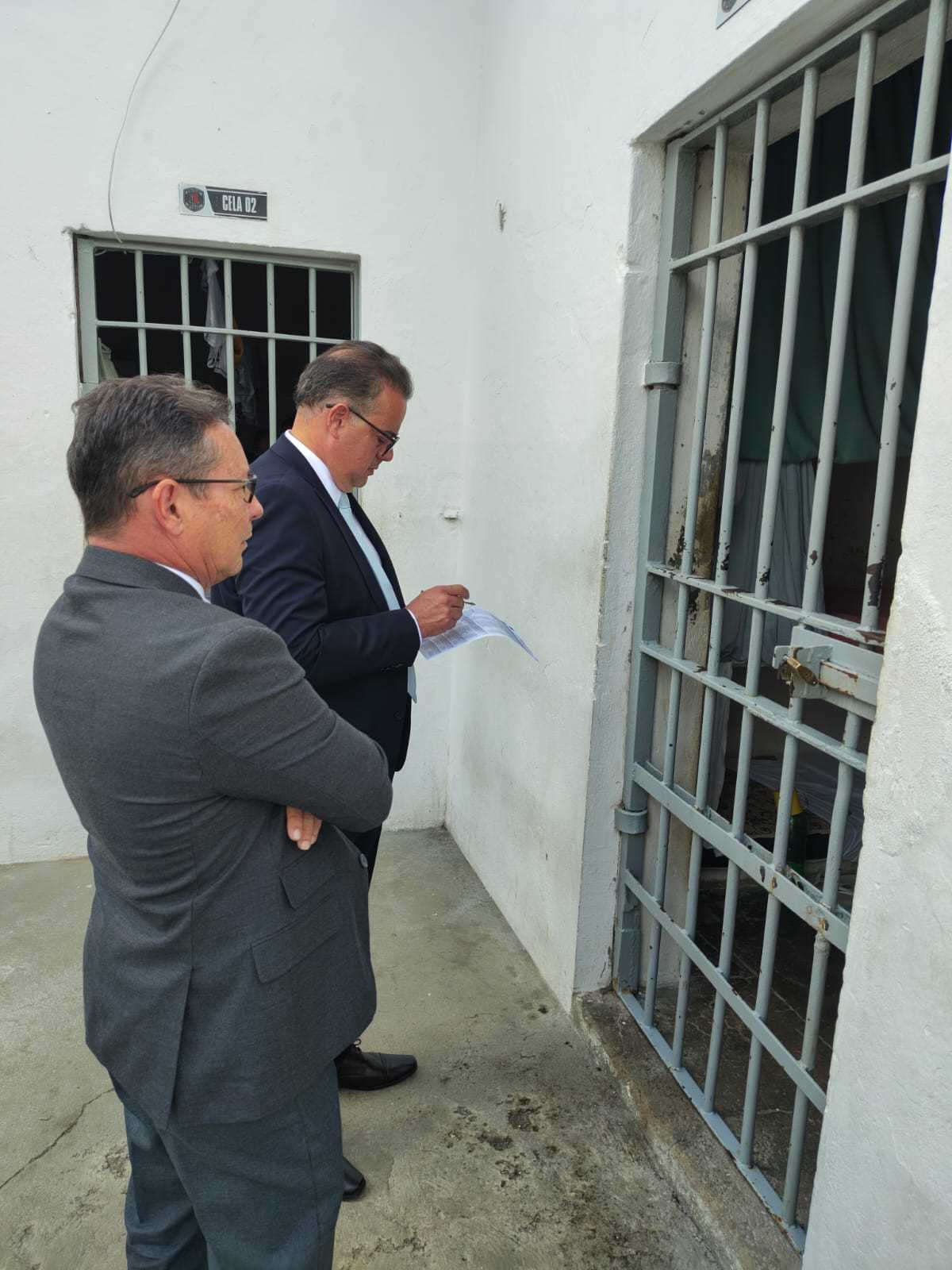 Em inspeção à Cadeia Pública de Cuité, corregedor diz que execução da pena justa é prioridade