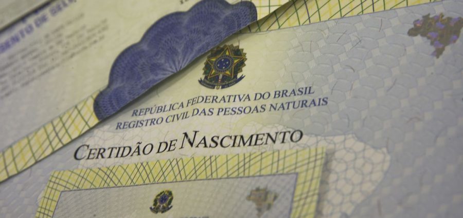 Comissão aprova prazo para cartórios informarem sobre nascimentos sem nome do pai