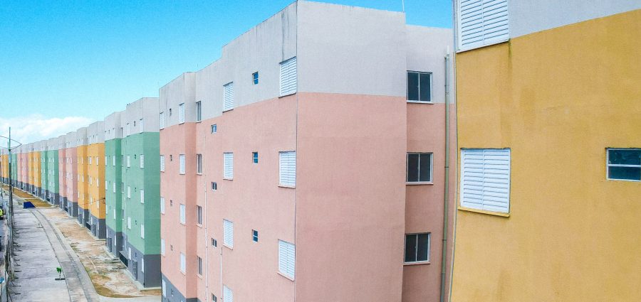 Terceira Turma decide que imóvel doado em programa habitacional, mesmo em nome de um só cônjuge, é bem comum